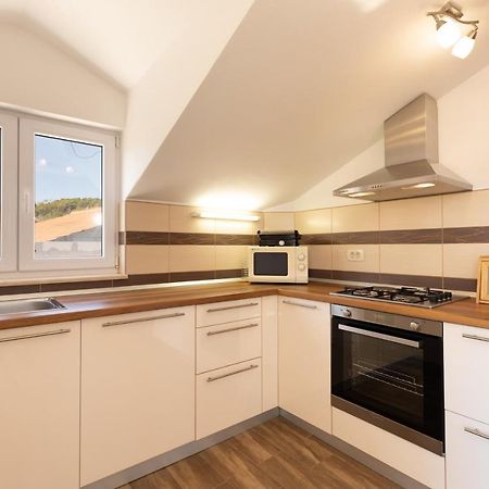 Holiday Home Lydia สลาทิเน ภายนอก รูปภาพ