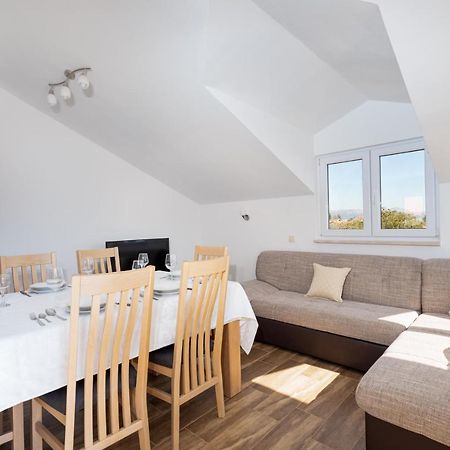 Holiday Home Lydia สลาทิเน ภายนอก รูปภาพ