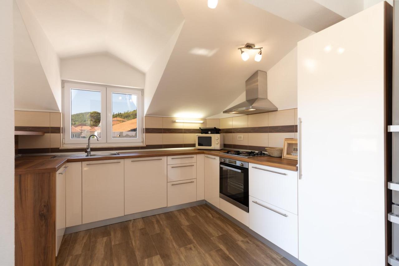 Holiday Home Lydia สลาทิเน ภายนอก รูปภาพ