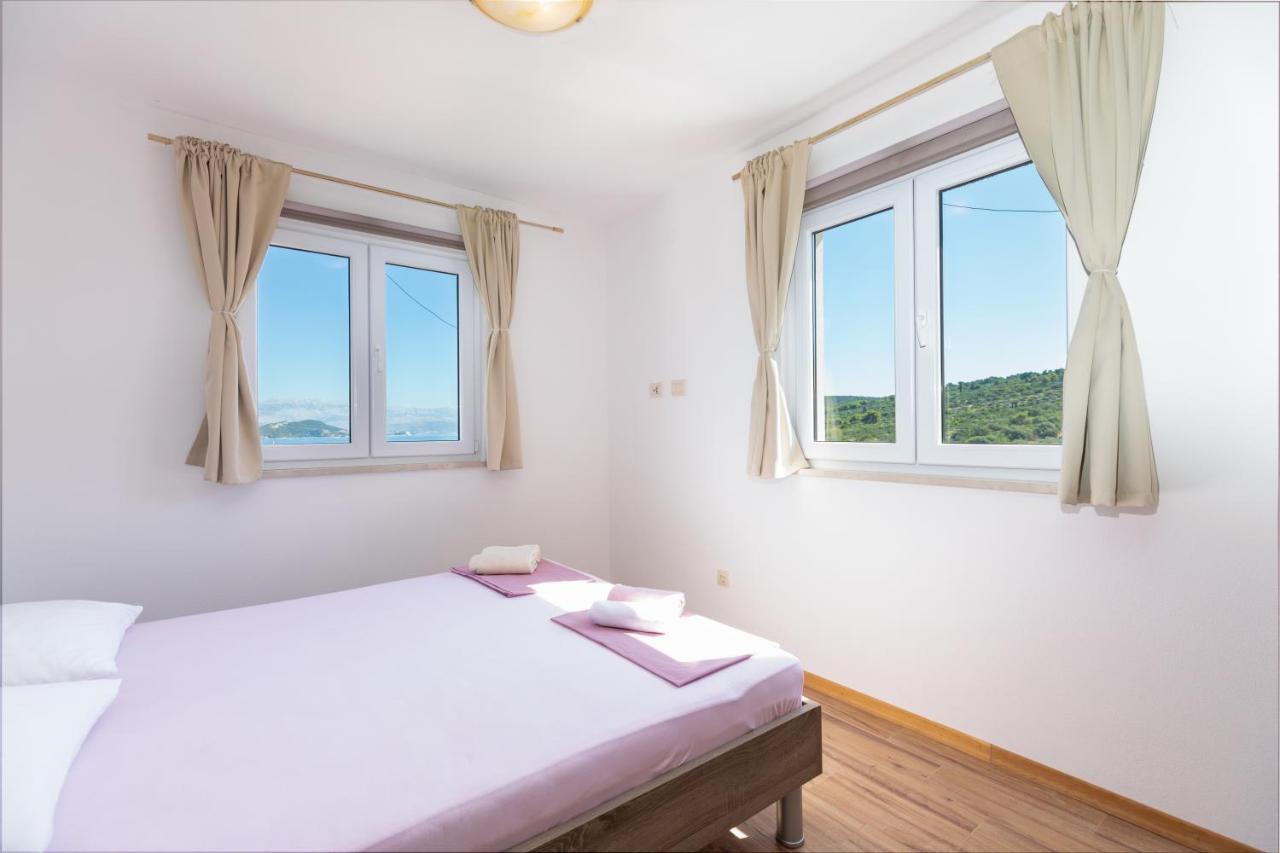 Holiday Home Lydia สลาทิเน ภายนอก รูปภาพ