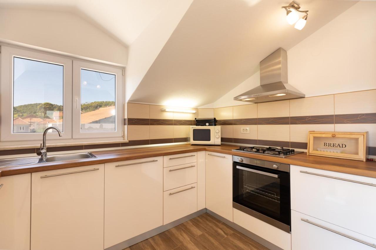 Holiday Home Lydia สลาทิเน ภายนอก รูปภาพ