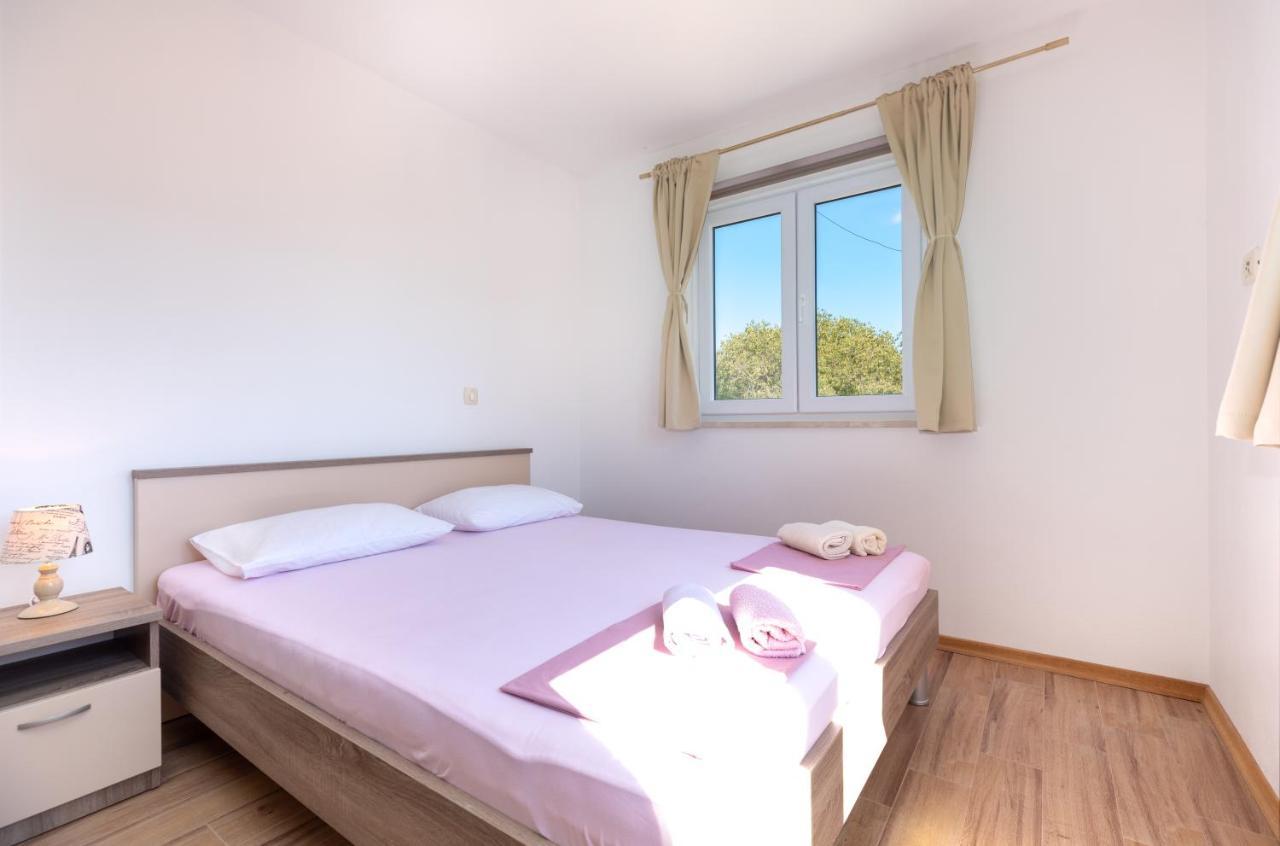 Holiday Home Lydia สลาทิเน ภายนอก รูปภาพ