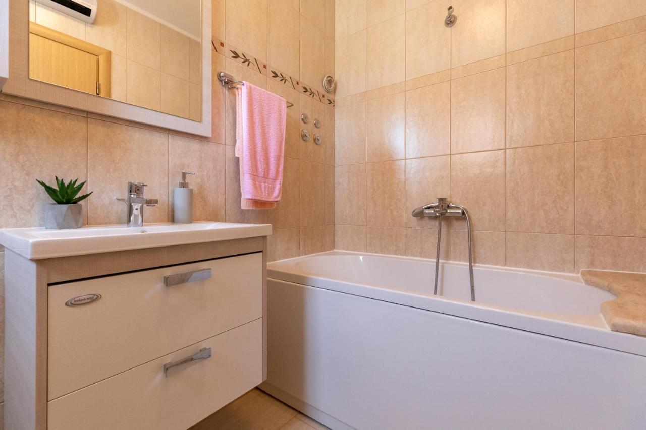 Holiday Home Lydia สลาทิเน ภายนอก รูปภาพ