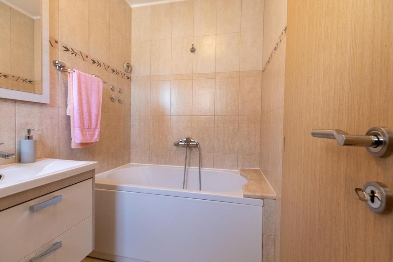 Holiday Home Lydia สลาทิเน ภายนอก รูปภาพ