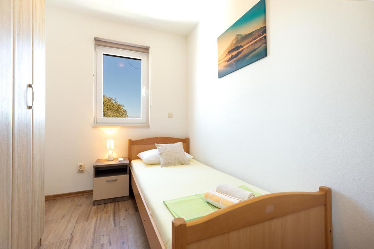 Holiday Home Lydia สลาทิเน ภายนอก รูปภาพ