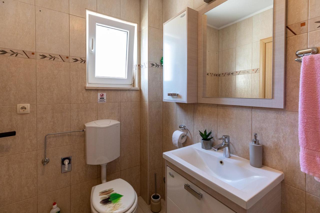 Holiday Home Lydia สลาทิเน ภายนอก รูปภาพ