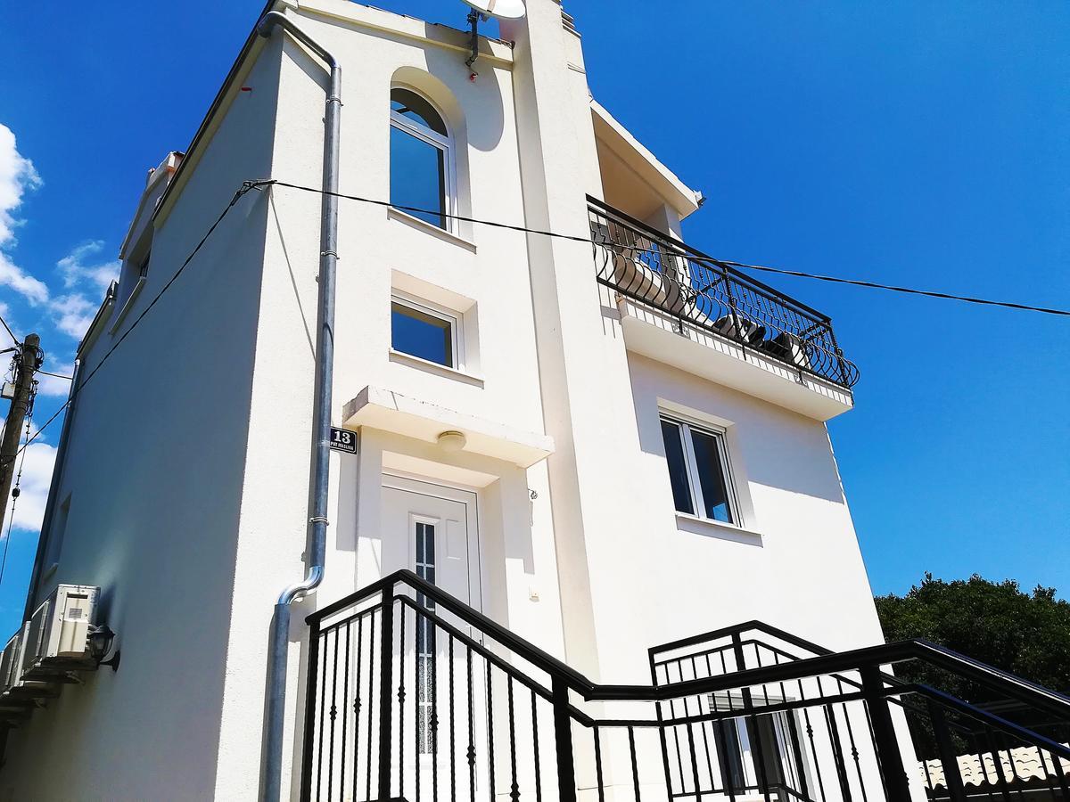 Holiday Home Lydia สลาทิเน ภายนอก รูปภาพ